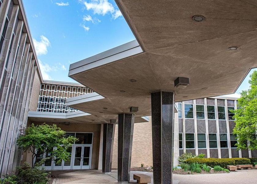 Main entrance to Kettler Hall at Purdue Fort Wayne